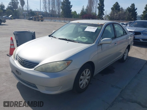 2006 Toyota Camry STD z VIN 4T1BE30K66U730117, wystawiony jako IAAI lot #41885289 z przebiegiem 201 541 mil mil oraz . Historia ofert i sprzedaży dostępna na DreamBid. Obrazek 6.