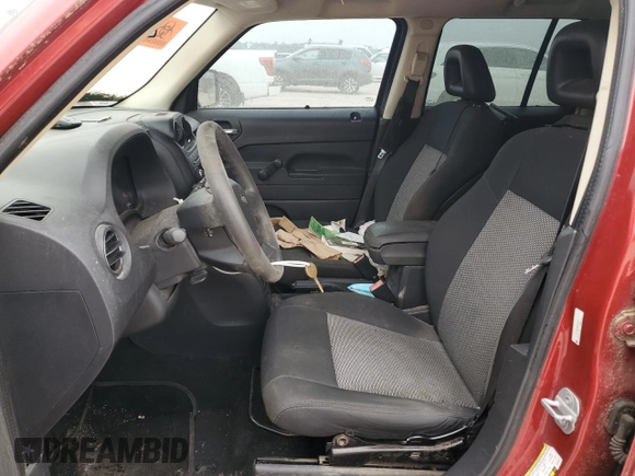 2009 Jeep Patriot Sport z VIN 1J4FT28A49D122175, wystawiony jako Copart lot #51518055 z przebiegiem 127 815 mil mil oraz Szkoda całkowita • Salvage title. Historia ofert i sprzedaży dostępna na DreamBid. Obrazek 7.