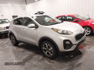 2020 Kia Sportage LX z VIN KNDPMCAC6L7634714, wystawiony jako IAAI lot #42097885 z przebiegiem 61 619 mil mil oraz . Historia ofert i sprzedaży dostępna na DreamBid. Obrazek 1.