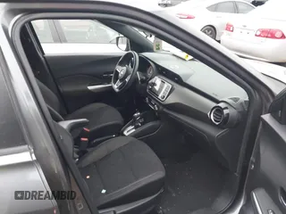 2020 Nissan Kicks SV z VIN 3N1CP5CV9LL519118, wystawiony jako IAAI lot #41899493 z przebiegiem 105 857 mil mil oraz . Historia ofert i sprzedaży dostępna na DreamBid. Obrazek 5.