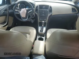 2015 Buick Verano z VIN 1G4PP5SK4F4208921, wystawiony jako Copart lot #63383885 z przebiegiem 49 699 mil mil oraz Szkoda całkowita • Salvage title. Historia ofert i sprzedaży dostępna na DreamBid. Obrazek 8.