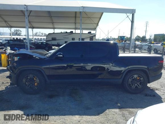 2022 Rivian R1T Launch Edition z VIN 7FCTGAAL1NN010340, wystawiony jako IAAI lot #41656762 z przebiegiem Nie podano mil oraz . Historia ofert i sprzedaży dostępna na DreamBid. Obrazek 15.