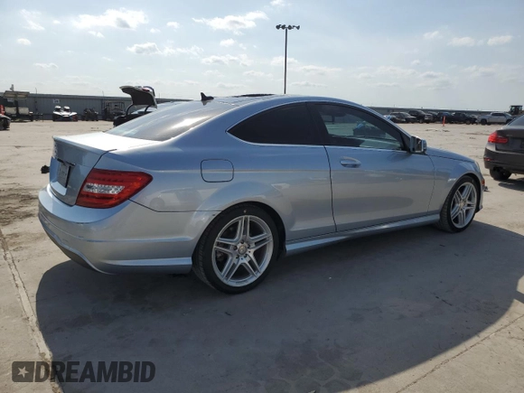 2013 Mercedes-Benz C 250 z VIN WDDGJ4HB5DF957872, wystawiony jako Copart lot #52999035 z przebiegiem 155 348 mil mil oraz Czysty tytuł • Clean title. Historia ofert i sprzedaży dostępna na DreamBid. Obrazek 3.