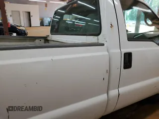 2000 Ford F-250 XL z VIN 1FTNF20L2YEC67228, wystawiony jako Copart lot #58785215 z przebiegiem 232 113 mil mil oraz Szkoda całkowita • Salvage title. Historia ofert i sprzedaży dostępna na DreamBid. Obrazek 10.
