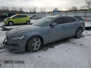 2018 Volvo S90 Momentum with VIN LVY982AK2JP024927, listed as a Copart auction lot 45800665 with 130,242 mi miles and Salvage Title. Bid and sale history available at carsss.com. Image 1.