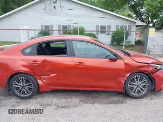 2023 Kia Forte GT-Line z VIN 3KPF54AD3PE629435, wystawiony jako IAAI lot #42280128 z przebiegiem 26 145 mil mil oraz . Historia ofert i sprzedaży dostępna na DreamBid. Obrazek 13.