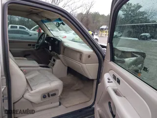 2002 Chevrolet Tahoe LT with VIN 1GNEC13Z22J256805, listed as a IAAI auction lot 41302460 with 249,578 mi miles. Bid and sale history available at carsss.com. Image 5.