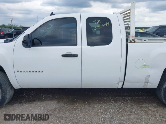 2007 Chevrolet Silverado 1500 LT w/1LT with VIN 1GCEC19077Z540649, listed as a IAAI auction lot 42037356 with 226,277 mi miles. Bid and sale history available at carsss.com. Image 14.