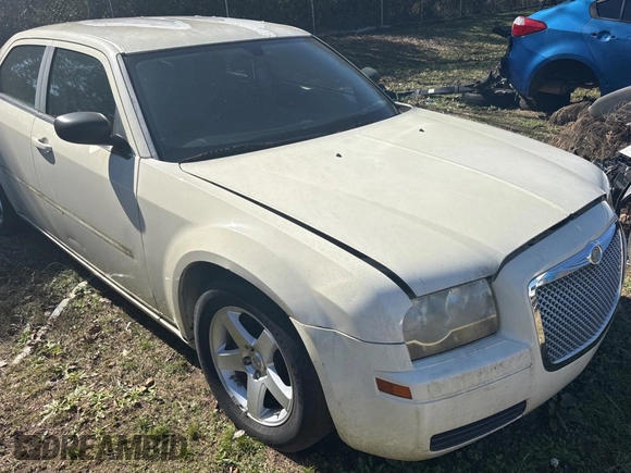 2005 Chrysler 300 with VIN 2C3JA43R85H635204, listed as a Copart auction lot 43976725 with 1 mi miles and Clean Title. Bid and sale history available at carsss.com. Image 1.