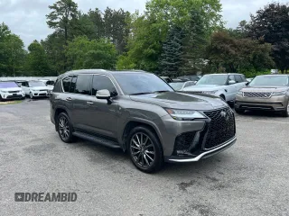 2023 Lexus LX 600 F Sport z VIN JTJMB7CX4P4023035, wystawiony jako Copart lot #61865325 z przebiegiem 40 114 mil mil oraz Czysty tytuł • Clean title. Historia ofert i sprzedaży dostępna na DreamBid. Obrazek 1.