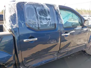 2019 Nissan Frontier SV with VIN 1N6AD0ER1KN771764, listed as a IAAI auction lot 41751799 with 38,584 mi miles. Bid and sale history available at carsss.com. Image 6.