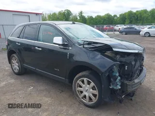 2010 Lincoln MKX z VIN 2LMDJ6JC9ABJ04853, wystawiony jako IAAI lot #42279000 z przebiegiem 196 598 mil mil oraz . Historia ofert i sprzedaży dostępna na DreamBid. Obrazek 1.
