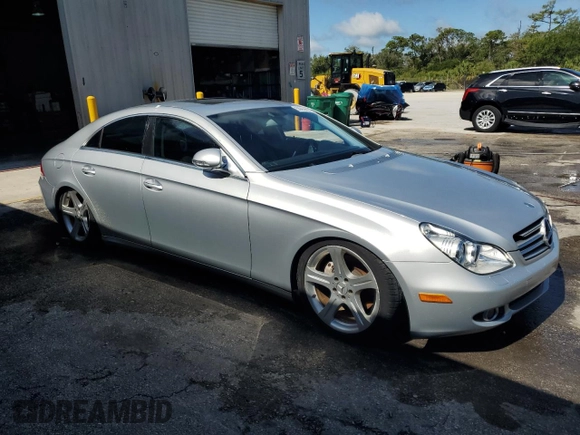 2006 Mercedes-Benz CLS 500 z VIN WDDDJ75X56A073385, wystawiony jako Copart lot #56883805 z przebiegiem Nie podano mil oraz Nie do naprawy • Non repairable. Historia ofert i sprzedaży dostępna na DreamBid. Obrazek 4.