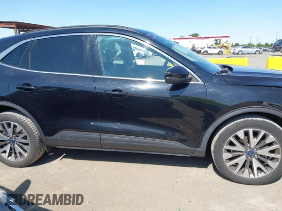 2020 Ford Escape Titanium z VIN 1FMCU9J97LUB18350, wystawiony jako IAAI lot #42574736 z przebiegiem 82 551 mil mil oraz . Historia ofert i sprzedaży dostępna na DreamBid. Obrazek 14.