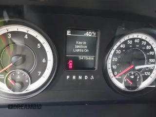 2015 Ram 1500 Express z VIN 1C6RR6KT1FS517948, wystawiony jako IAAI lot #41355978 z przebiegiem 94 784 mil mil oraz . Historia ofert i sprzedaży dostępna na DreamBid. Obrazek 7.