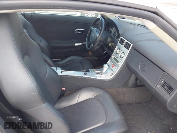 2005 Chrysler Crossfire Limited z VIN 1C3AN69L25X035065, wystawiony jako IAAI lot #41725853 z przebiegiem 64 156 mil mil oraz . Historia ofert i sprzedaży dostępna na DreamBid. Obrazek 5.