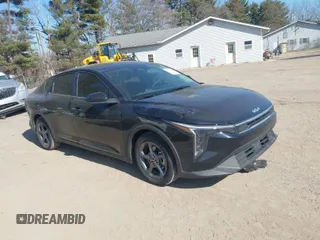 2025 Kia K4 LXS with VIN 3KPFT4DE1SE015969, listed as a IAAI auction lot 41792339 with 5,777 mi miles. Bid and sale history available at carsss.com. Image 1.