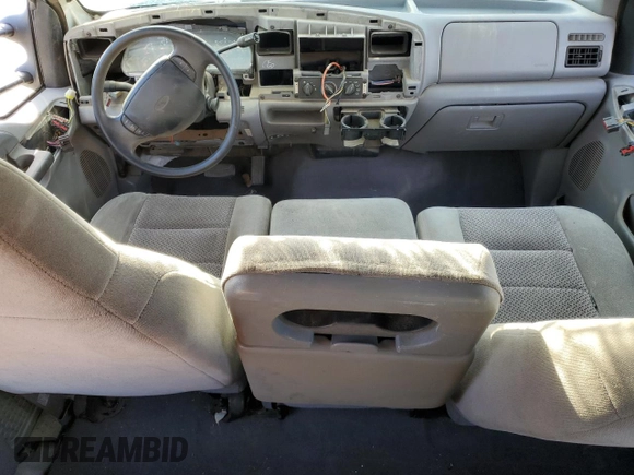 2001 Ford F-350 XL with VIN 1FTSW30S21ED10763, listed as a Copart auction lot 42611925 with 208,484 mi miles and Salvage Title. Bid and sale history available at DreamBid. Image 8.
