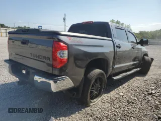 2018 Toyota Tundra 2WD SR5 with VIN 5TFEM5F19JX134019, listed as a Copart auction lot 68264444 with 123,438 mi miles and Salvage Title. Bid and sale history available at carsss.com. Image 3.
