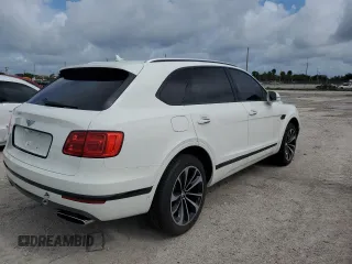 2018 Bentley Bentayga Signature z VIN SJAAC2ZVXJC016875, wystawiony jako Copart lot #56658603 z przebiegiem 44 094 mil mil oraz . Historia ofert i sprzedaży dostępna na DreamBid. Obrazek 3.