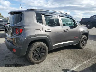 2018 Jeep Renegade Trailhawk with VIN ZACCJBCB1JPH76670, listed as a Copart auction lot 42245925 with 92,779 mi miles and Salvage Title. Bid and sale history available at carsss.com. Image 3.