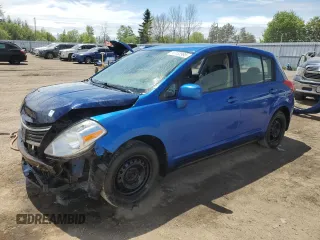 2008 Nissan Versa S z VIN 3N1BC13E18L353488, wystawiony jako Copart lot #58153995 z przebiegiem 282 517 mil mil oraz Czysty tytuł • Clean title. Historia ofert i sprzedaży dostępna na DreamBid. Obrazek 1.