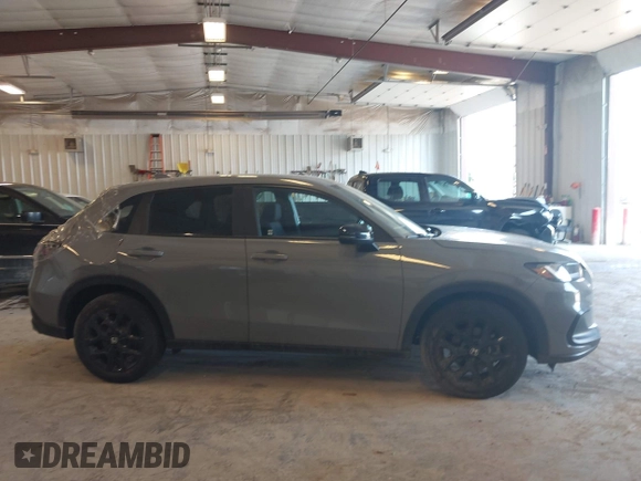 2024 Honda HR-V Sport z VIN 3CZRZ2H5XRM752351, wystawiony jako IAAI lot #42453796 z przebiegiem 16 231 mil mil oraz . Historia ofert i sprzedaży dostępna na DreamBid. Obrazek 13.