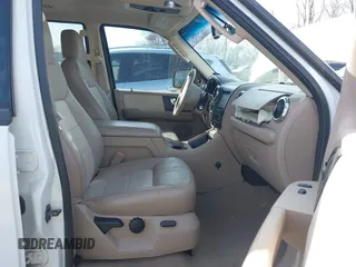 2006 Ford Expedition Eddie Bauer z VIN 1FMPU18566LA95837, wystawiony jako IAAI lot #41739584 z przebiegiem 248 823 mil mil oraz . Historia ofert i sprzedaży dostępna na DreamBid. Obrazek 5.