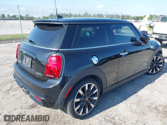 2020 MINI Hardtop Cooper S z VIN WMWXR5C07L2L55038, wystawiony jako IAAI lot #42031685 z przebiegiem 20 629 mil mil oraz . Historia ofert i sprzedaży dostępna na DreamBid. Obrazek 4.