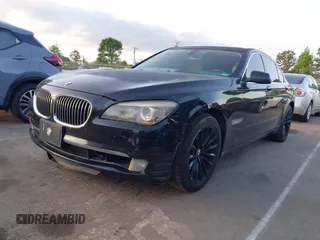 2011 BMW 7 Series 740i z VIN WBAKA4C5XBC612953, wystawiony jako IAAI lot #42144964 z przebiegiem 158 898 mil mil oraz . Historia ofert i sprzedaży dostępna na DreamBid. Obrazek 2.