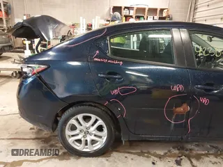 2016 Scion iA z VIN 3MYDLBZV5GY146138, wystawiony jako IAAI lot #42303472 z przebiegiem 29 289 mil mil oraz . Historia ofert i sprzedaży dostępna na DreamBid. Obrazek 17.