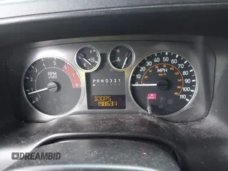 2008 Hummer H3 SUV Alpha with VIN 5GTEN63L388197946, listed as a IAAI auction lot 41695619 with 198,631 mi miles. Bid and sale history available at carsss.com. Image 7.
