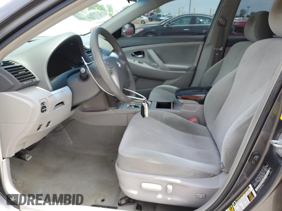 2011 Toyota Camry LE z VIN 4T4BF3EK9BR180367, wystawiony jako Copart lot #57410615 z przebiegiem 226 183 mil mil oraz Szkoda całkowita • Salvage title. Historia ofert i sprzedaży dostępna na DreamBid. Obrazek 7.