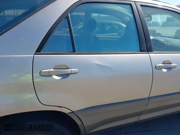 2002 Lexus RX 300 with VIN JTJHF10U920257684, listed as a IAAI auction lot 42088761 with 275,621 mi miles. Bid and sale history available at carsss.com. Image 6.