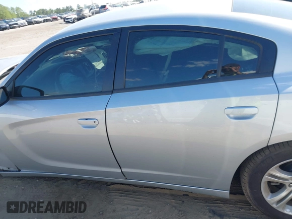 2023 Dodge Charger SXT z VIN 2C3CDXBG1PH635999, wystawiony jako IAAI lot #42056406 z przebiegiem 31 309 mil mil oraz . Historia ofert i sprzedaży dostępna na DreamBid. Obrazek 15.