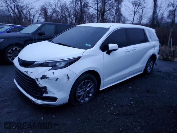 2024 Toyota Sienna LE with VIN 5TDKSKFC8RS111034, listed as a Copart auction lot 84611394 with 5,717 mi miles and Salvage Title. Bid and sale history available at carsss.com. Image 1.