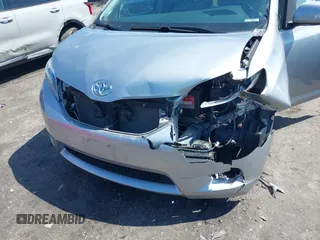 2016 Toyota Sienna Ltd with VIN 5TDDK3DCXGS137651, listed as a IAAI auction lot 42004497 with 116,274 mi miles. Bid and sale history available at carsss.com. Image 6.