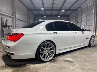 2010 BMW 7 Series 750Li z VIN WBAKB8C58ACY64395, wystawiony jako Copart lot #46757005 z przebiegiem 137 375 mil mil oraz Szkoda całkowita • Salvage title. Historia ofert i sprzedaży dostępna na DreamBid. Obrazek 4.