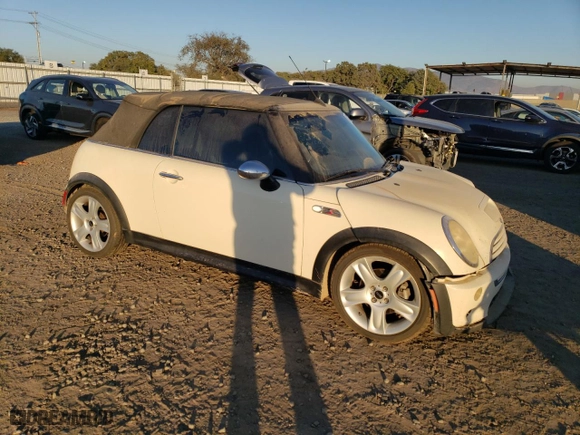 2006 MINI Cooper Convertible S with VIN WMWRH33516TJ42984, listed as a Copart auction lot 83871024 with 152,886 mi miles and Non Repairable. Bid and sale history available at carsss.com. Image 4.