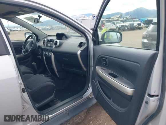 2005 Scion xA z VIN JTKKT604250089818, wystawiony jako IAAI lot #41983968 z przebiegiem 115 867 mil mil oraz . Historia ofert i sprzedaży dostępna na DreamBid. Obrazek 5.