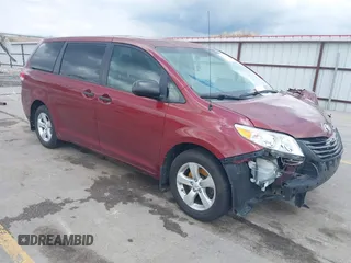 2012 Toyota Sienna z VIN 5TDKA3DCXCS009513, wystawiony jako IAAI lot #42177404 z przebiegiem 138 505 mil mil oraz . Historia ofert i sprzedaży dostępna na DreamBid. Obrazek 1.