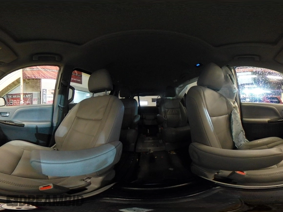 2018 Toyota Sienna XLE Auto Access Seat with VIN 5TDYZ3DC8JS935926, listed as a IAAI auction lot 41630567 with 105,224 mi miles. Bid and sale history available at carsss.com. Image 18.