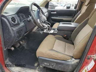 2017 Toyota Tundra SR z VIN 5TFUW5F1XHX630768, wystawiony jako Copart lot #53498545 z przebiegiem 101 323 mil mil oraz Szkoda całkowita • Salvage title. Historia ofert i sprzedaży dostępna na DreamBid. Obrazek 7.