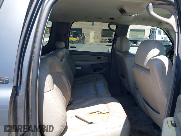 2000 Chevrolet Suburban LS with VIN 3GNFK16T3YG150971, listed as a IAAI auction lot 42333901 with 221,712 mi miles and . Bid and sale history available at DreamBid. Image 8.