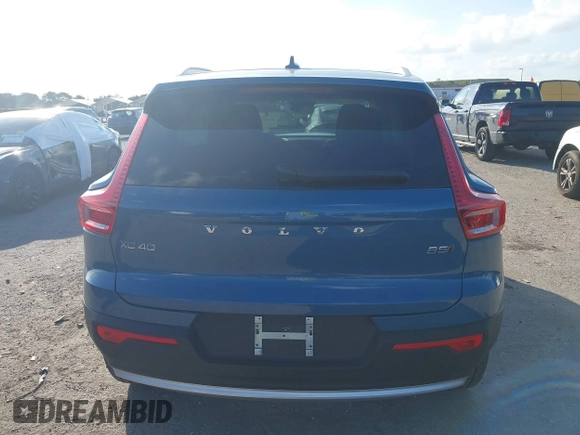 2024 Volvo XC40 Plus Bright Theme with VIN YV4L12UE3R2342939, listed as a IAAI auction lot 41527678 with 2,234 mi miles. Bid and sale history available at carsss.com. Image 16.