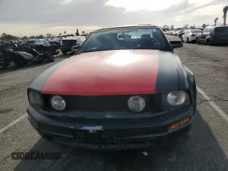 2008 Ford Mustang Deluxe z VIN 1ZVHT84N185177814, wystawiony jako Copart lot #51539775 z przebiegiem 147 380 mil mil oraz Czysty tytuł • Clean title. Historia ofert i sprzedaży dostępna na DreamBid. Obrazek 5.