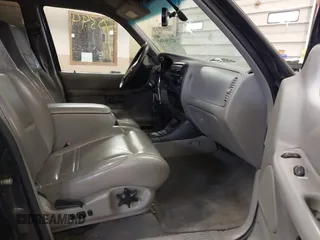 1999 Mercury Mountaineer z VIN 4M2DU55P0XUJ08169, wystawiony jako IAAI lot #42150344 z przebiegiem 164 994 mil mil oraz . Historia ofert i sprzedaży dostępna na DreamBid. Obrazek 5.