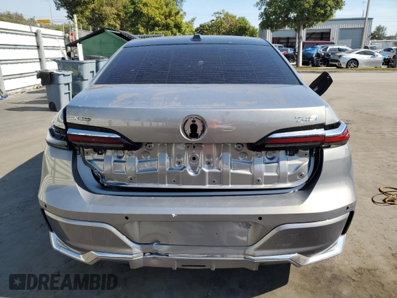 2024 BMW 7 Series 740i xDrive with VIN WBA33EH08RCR40142, listed as a Copart auction lot 87802195 with 6,409 mi miles and Salvage Title. Bid and sale history available at carsss.com. Image 6.