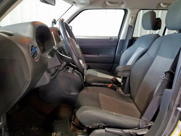 2015 Jeep Patriot Latitude with VIN 1C4NJPFB5FD263798, listed as a Copart auction lot 59739195 with 61,927 mi miles and Clean title. Bid and sale history available at DreamBid. Image 7.