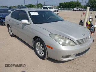 2002 Lexus ES 300 with VIN JTHBF30GX25023800, listed as a IAAI auction lot 41975860 with 212,282 mi miles. Bid and sale history available at carsss.com. Image 1.